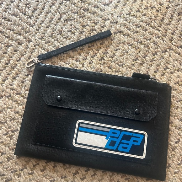 Prada saffiano clutch - Picture 1 of 5